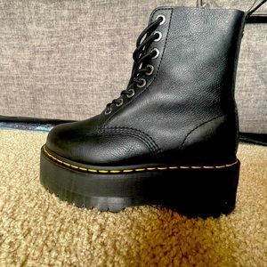 PLATFORM DR. MARTENS